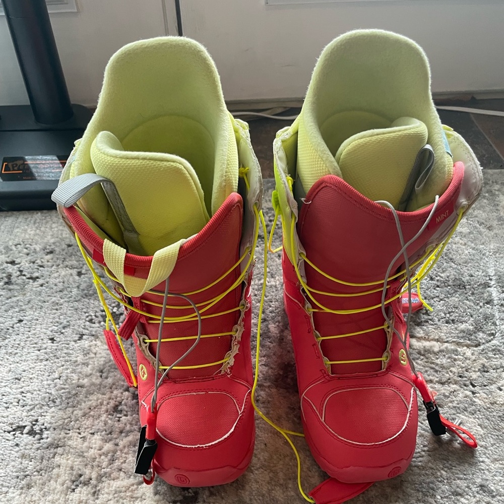 Womens Burton Mint snowboard boots size 8